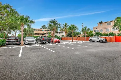 2555 NE 11th Street Fort Lauderdale FL 33304