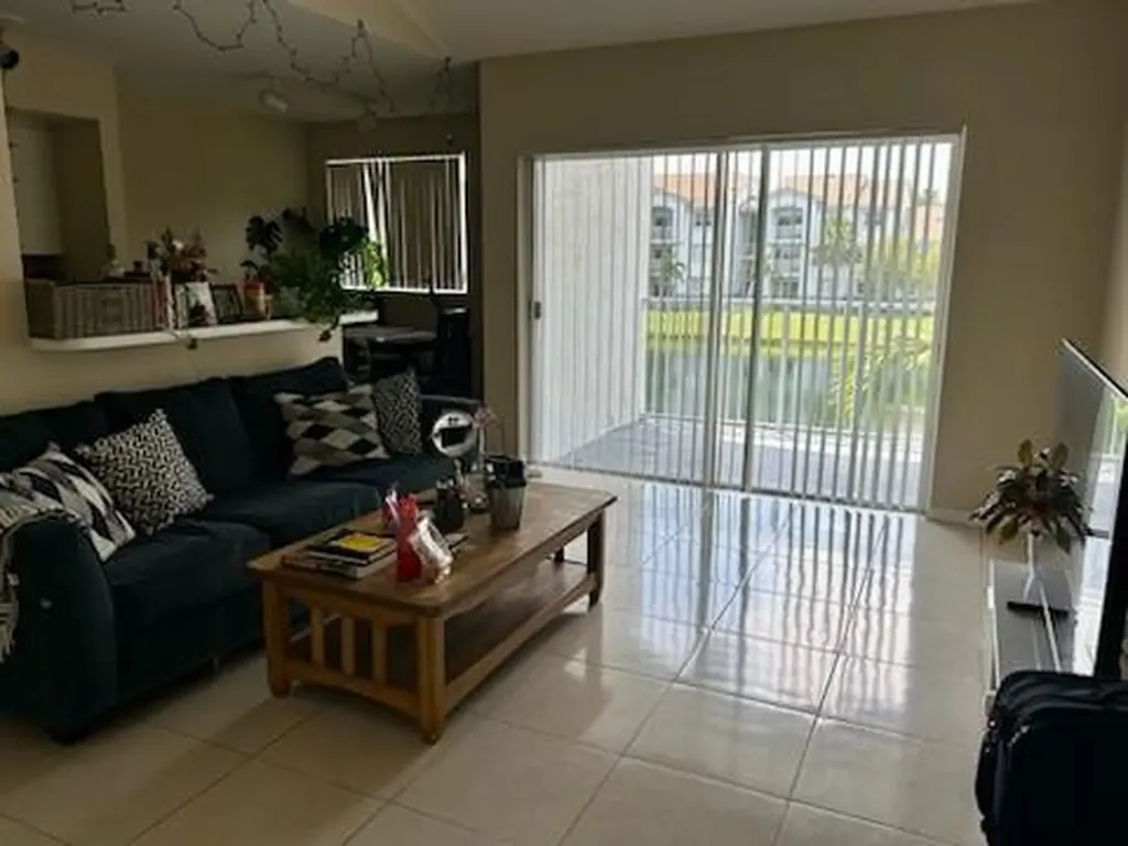 2620 S University Drive Davie FL 33328