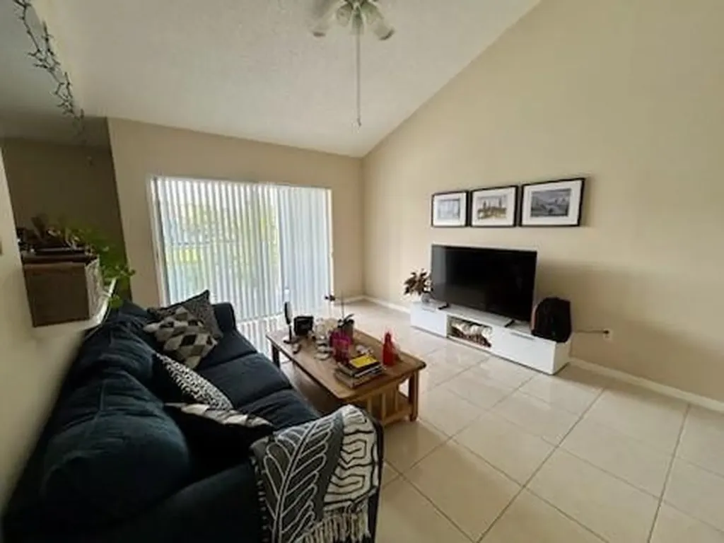 2620 S University Drive Davie FL 33328