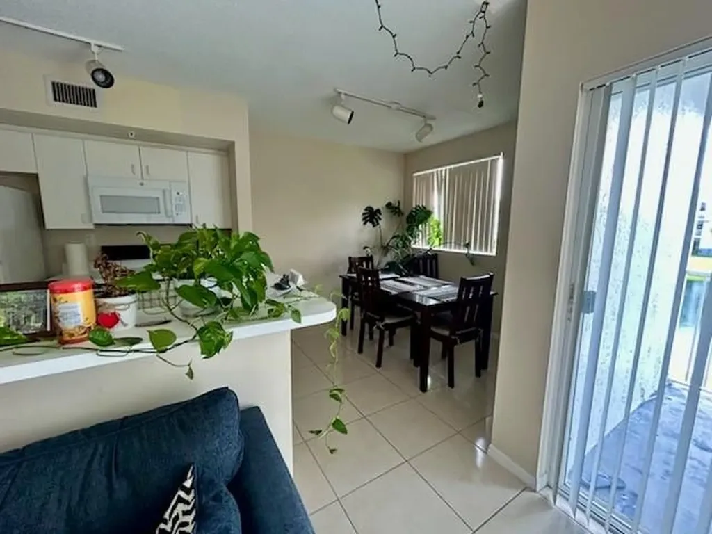 2620 S University Drive Davie FL 33328