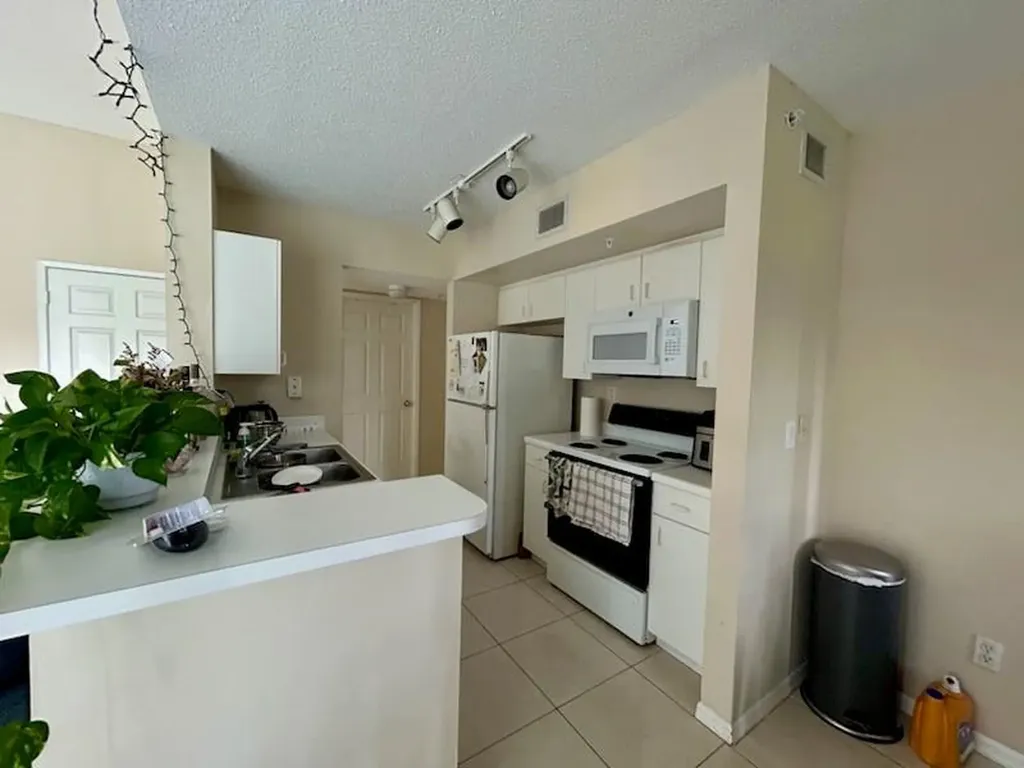 2620 S University Drive Davie FL 33328