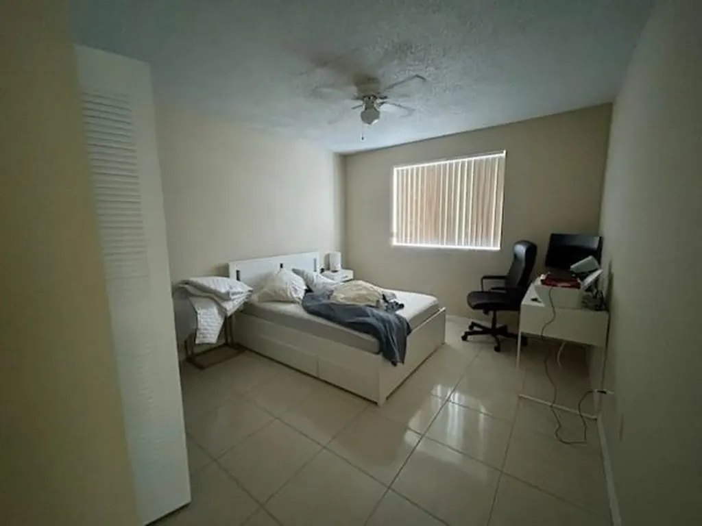 2620 S University Drive Davie FL 33328