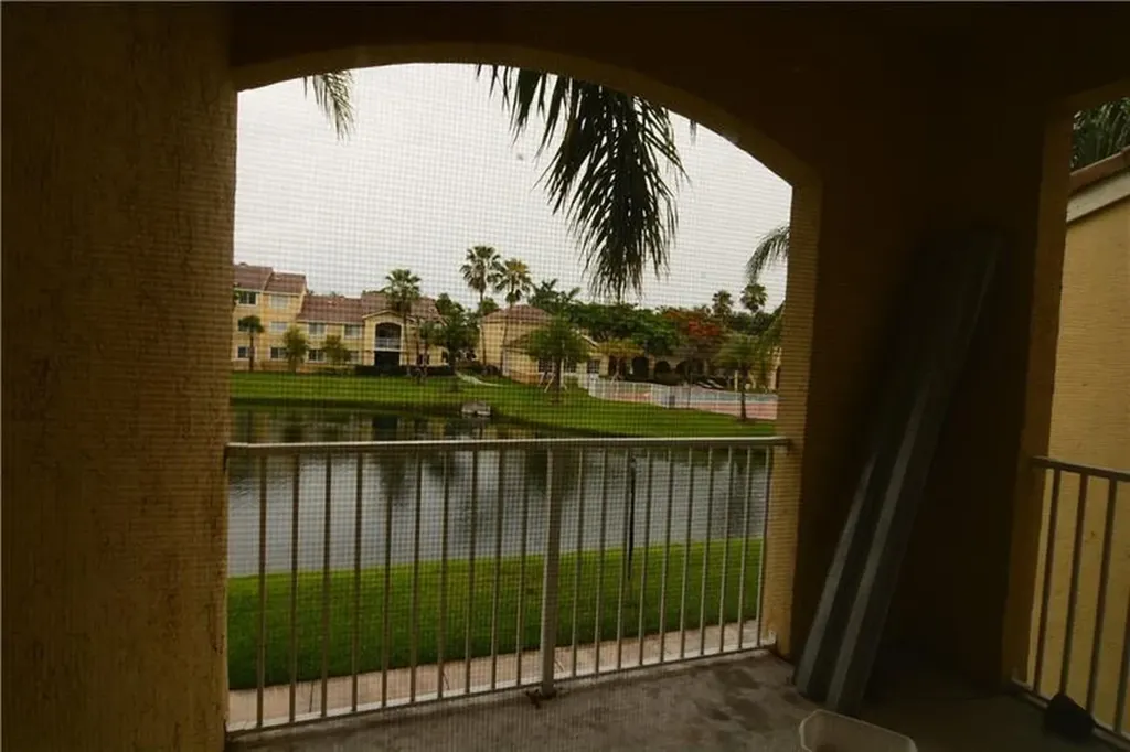 2620 S University Drive Davie FL 33328