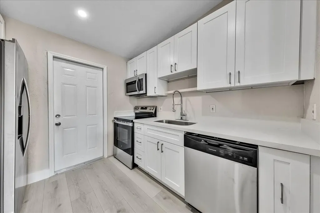 305 NE 8th Street Pompano Beach FL 33060