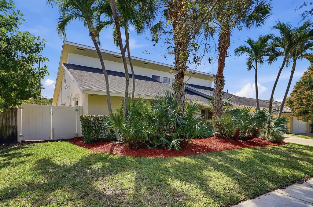 340 Apache Lane Boca Raton FL 33487
