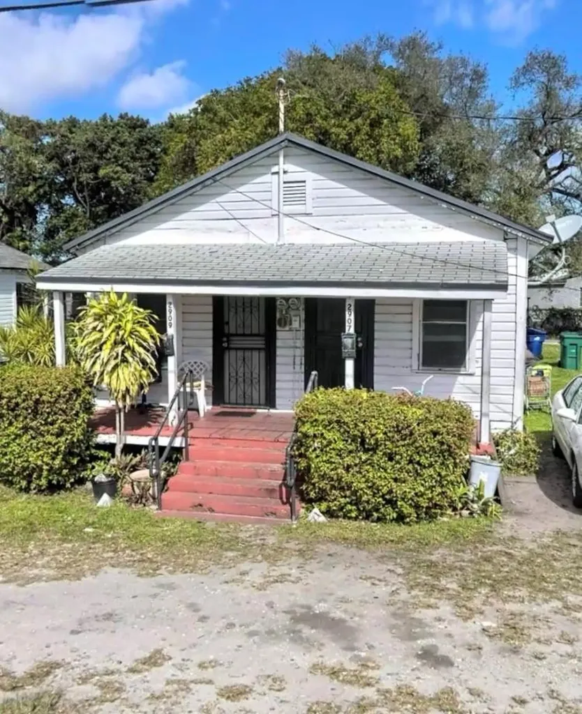 2907 NW 48th Street Miami FL 33142