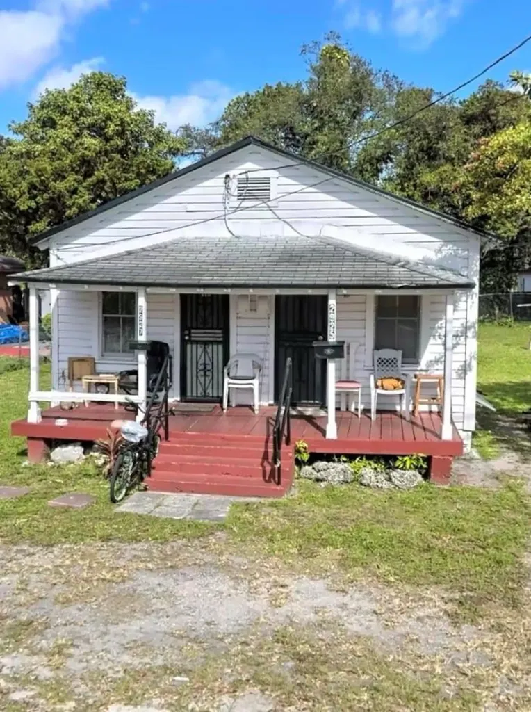 2925 NW 48th Street Miami FL 33142