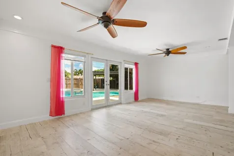 4215 Roosevelt Street Hollywood FL 33021