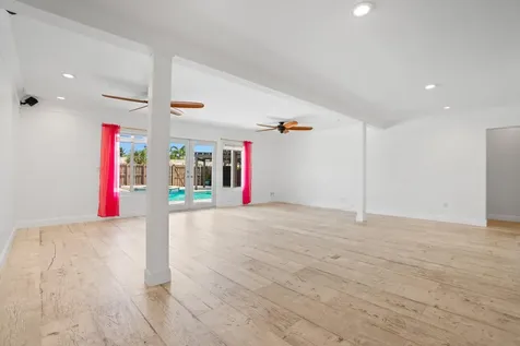 4215 Roosevelt Street Hollywood FL 33021