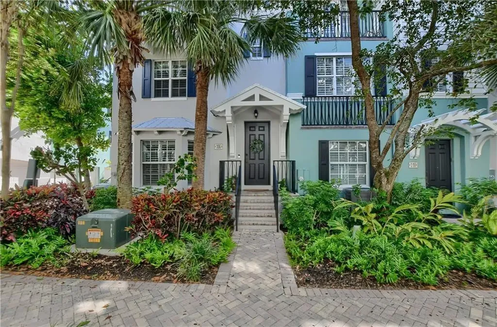 306 E Mallory Circle Delray Beach FL 33483