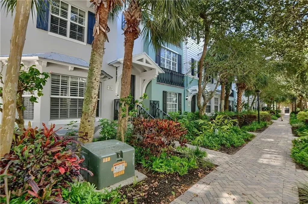306 E Mallory Circle Delray Beach FL 33483