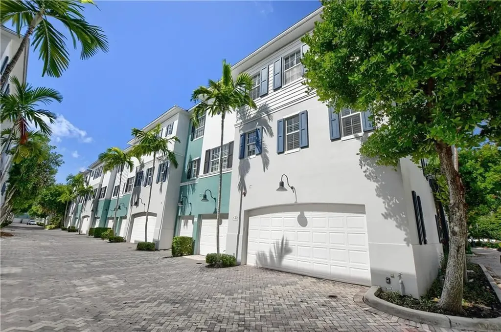 306 E Mallory Circle Delray Beach FL 33483