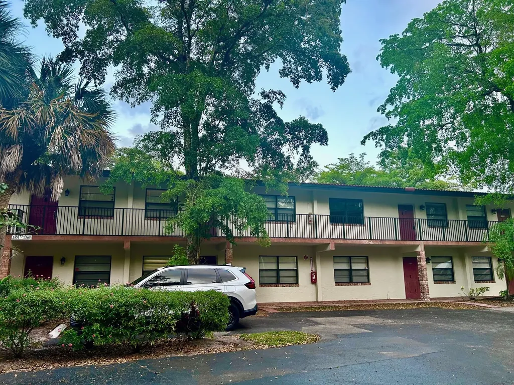 1363 NW 94th Way Coral Springs FL 33071