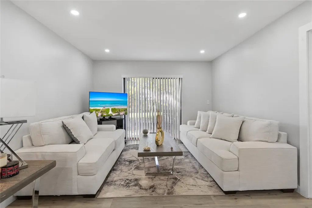 1335 NW 94th Way Coral Springs FL 33071