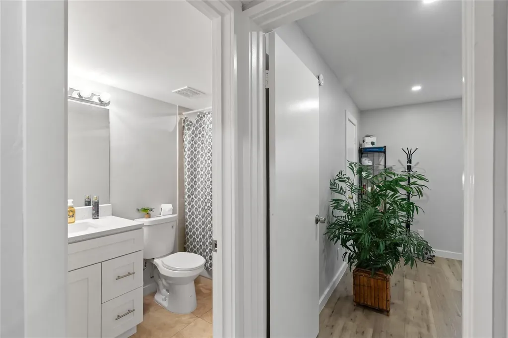 1335 NW 94th Way Coral Springs FL 33071