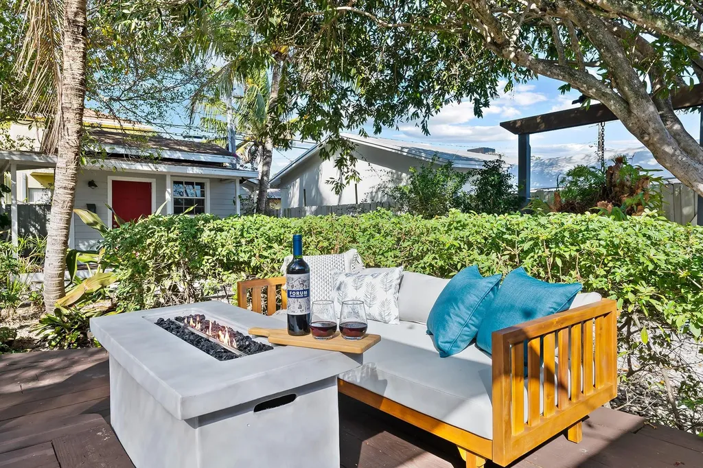 411 SW 10th Street Fort Lauderdale FL 33315