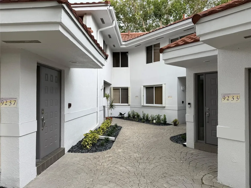 9237 9th Place Plantation FL 33324