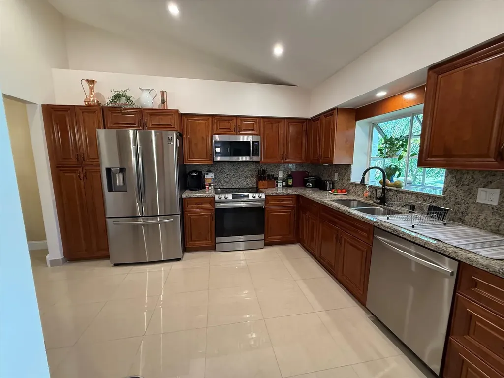 9237 9th Place Plantation FL 33324