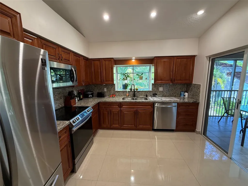9237 9th Place Plantation FL 33324