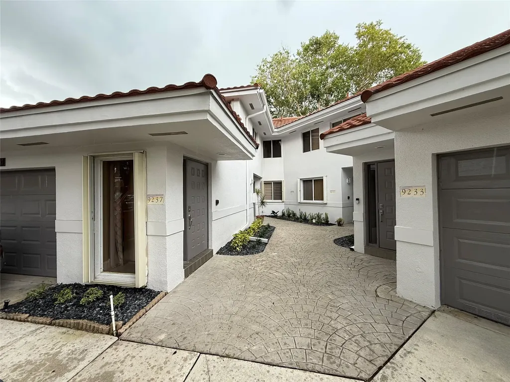 9237 9th Place Plantation FL 33324