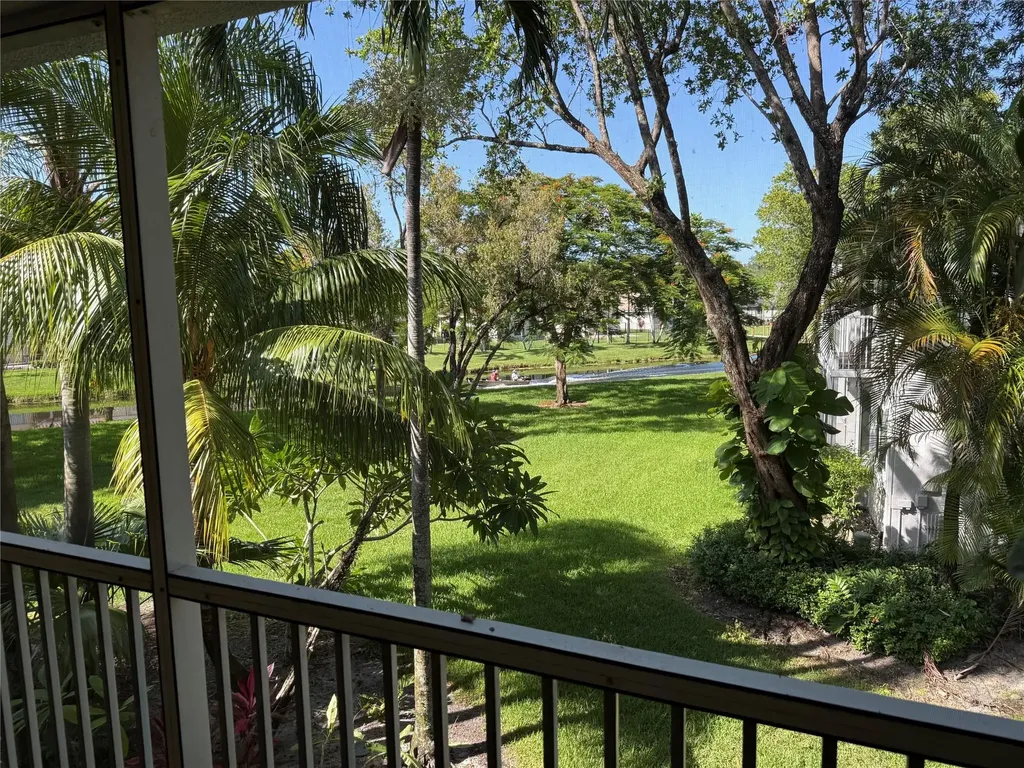 9237 9th Place Plantation FL 33324