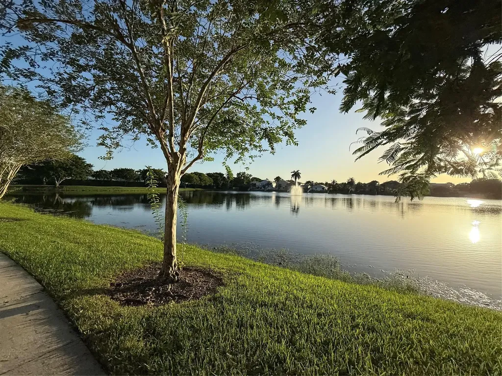 9237 9th Place Plantation FL 33324