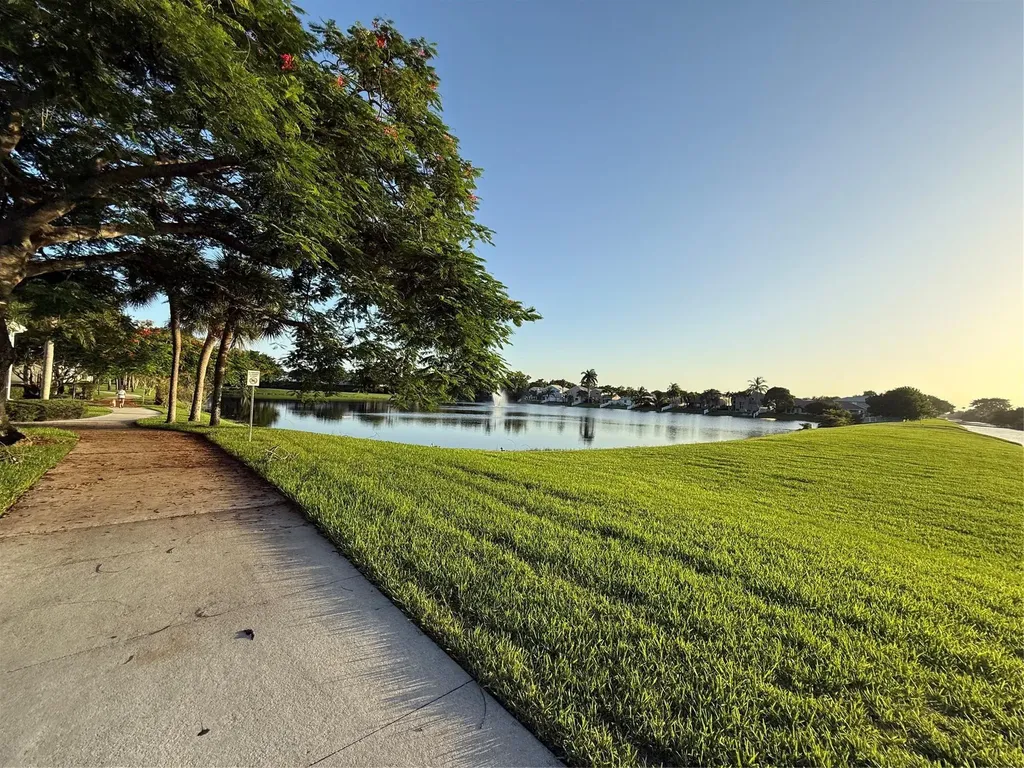 9237 9th Place Plantation FL 33324