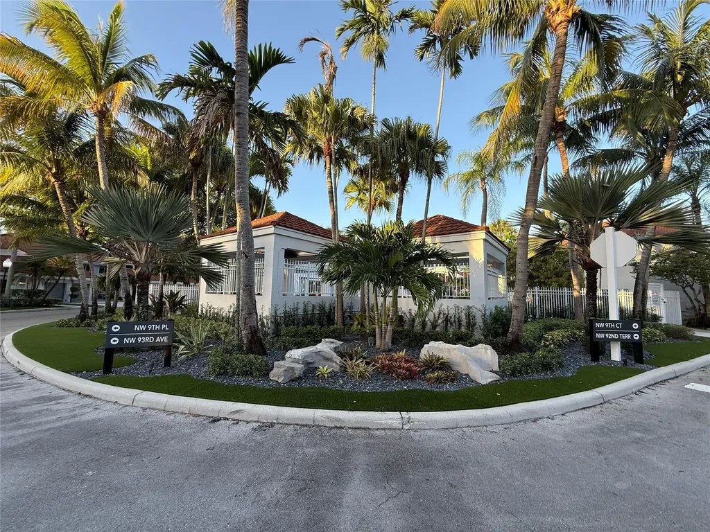 9237 9th Place Plantation FL 33324