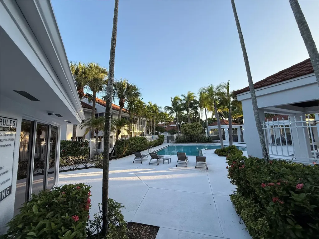 9237 9th Place Plantation FL 33324