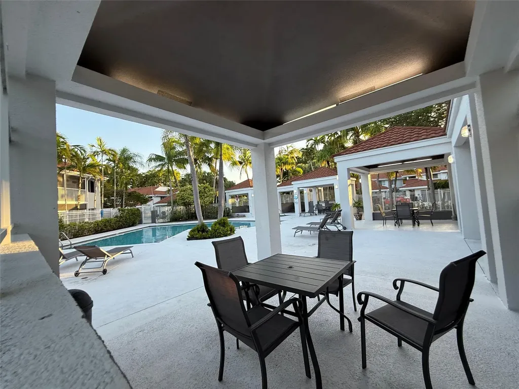9237 9th Place Plantation FL 33324