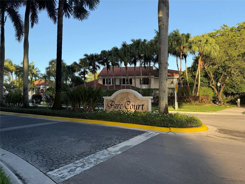 9237 9th Place Plantation FL 33324