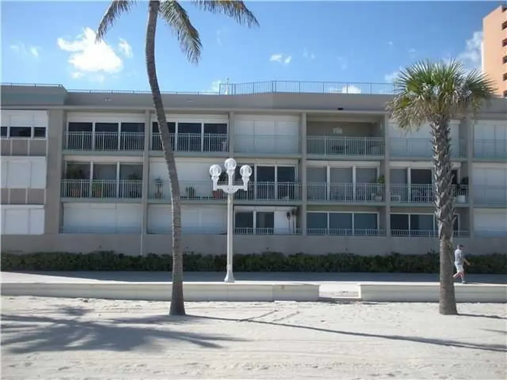 201 Van Buren Street Hollywood FL 33019