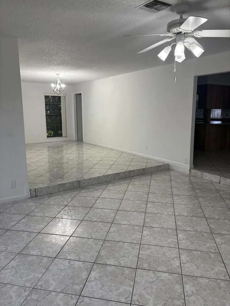 6269 Woodbury Road Boca Raton FL 33433