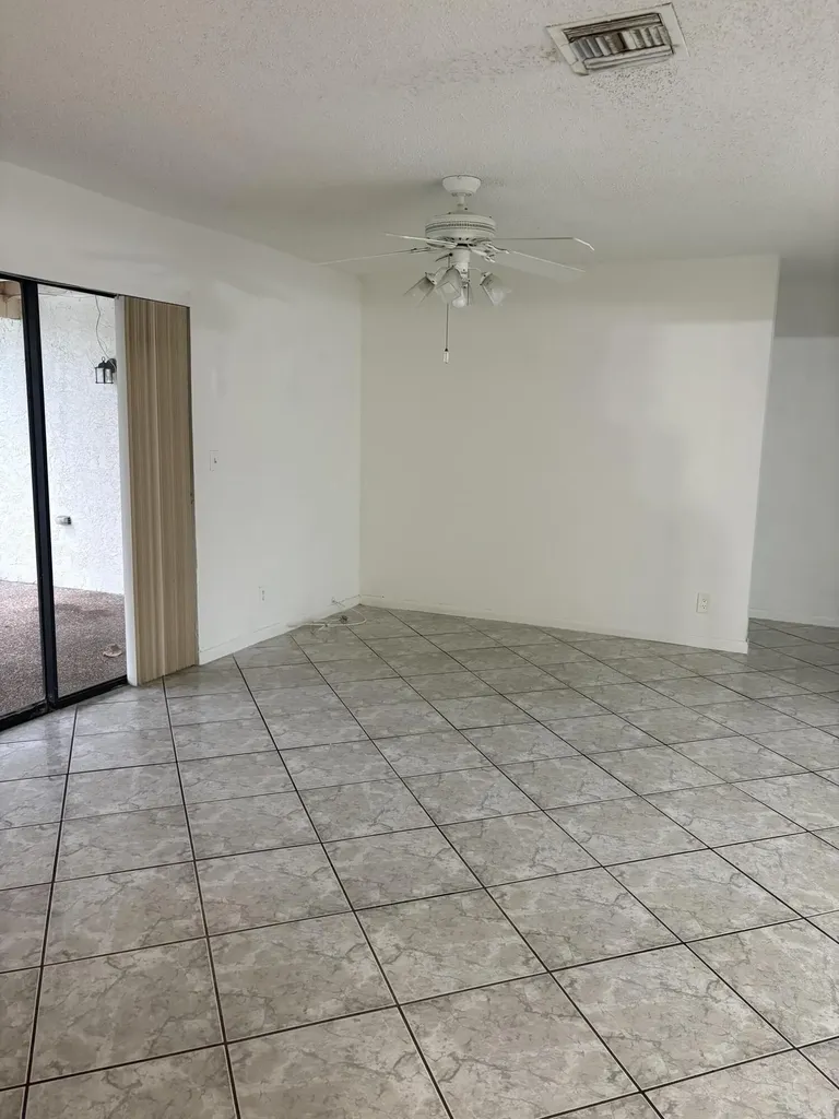 6269 Woodbury Road Boca Raton FL 33433