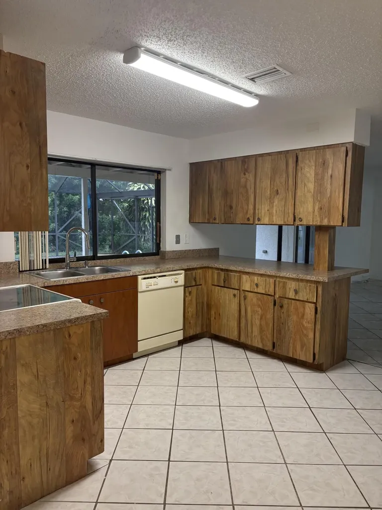 6269 Woodbury Road Boca Raton FL 33433