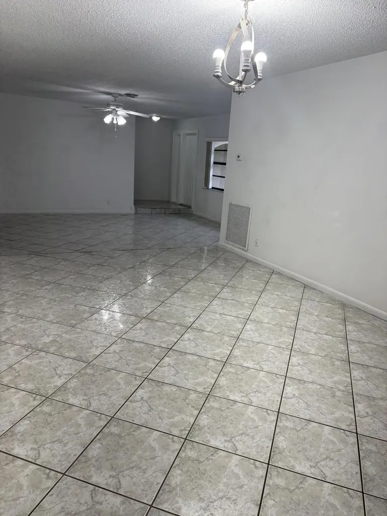 6269 Woodbury Road Boca Raton FL 33433