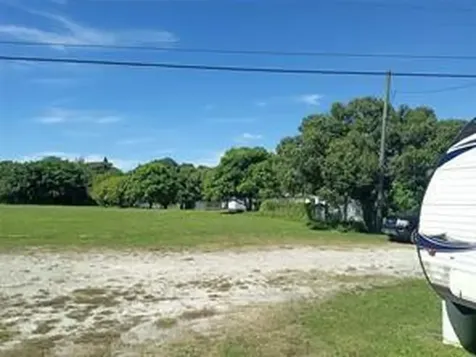 2014 NW 28th Street Oakland Park FL 33311