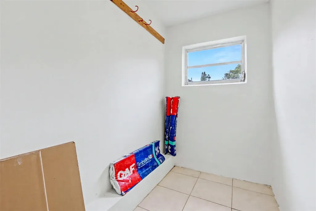 6821-6825 NW 11th Place Plantation FL 33317
