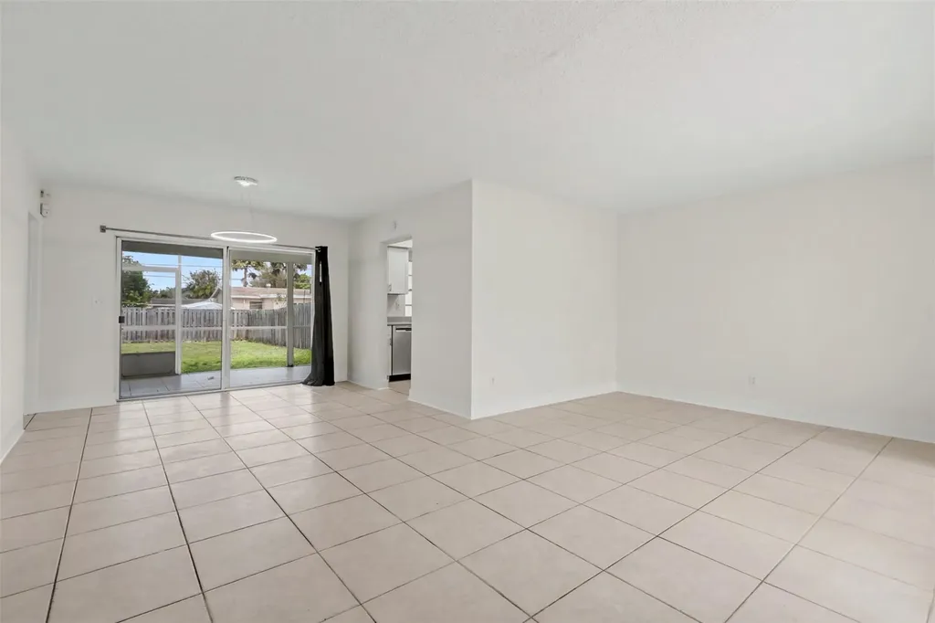 6821-6825 NW 11th Place Plantation FL 33317