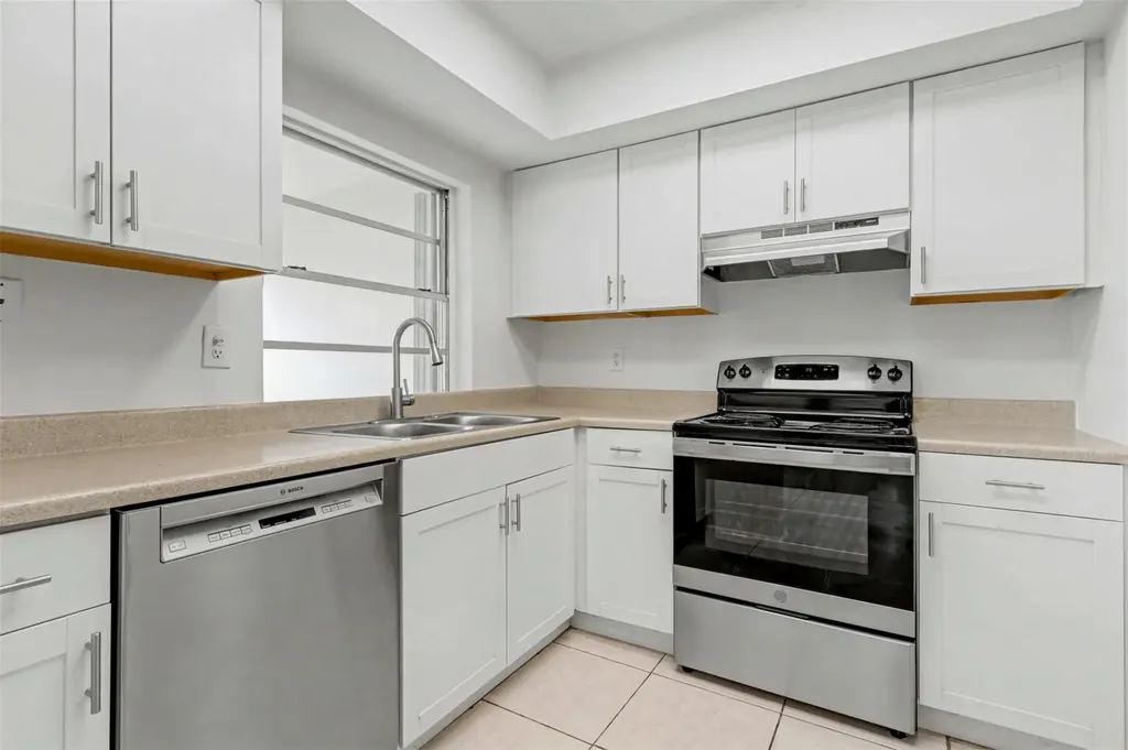 6821-6825 NW 11th Place Plantation FL 33317