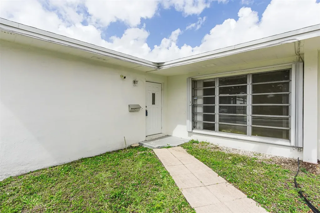 6821-6825 NW 11th Place Plantation FL 33317