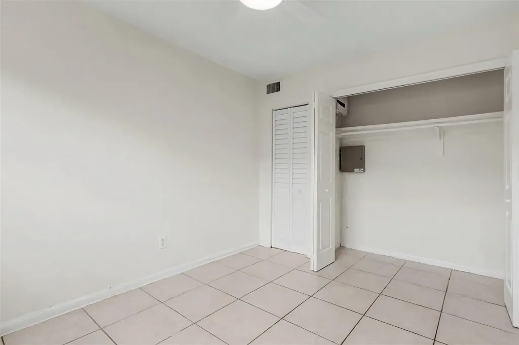 6821-6825 NW 11th Place Plantation FL 33317