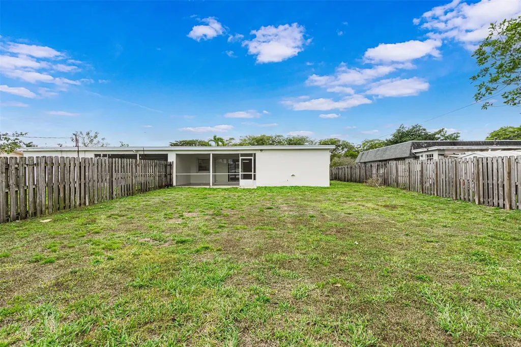 6821-6825 NW 11th Place Plantation FL 33317