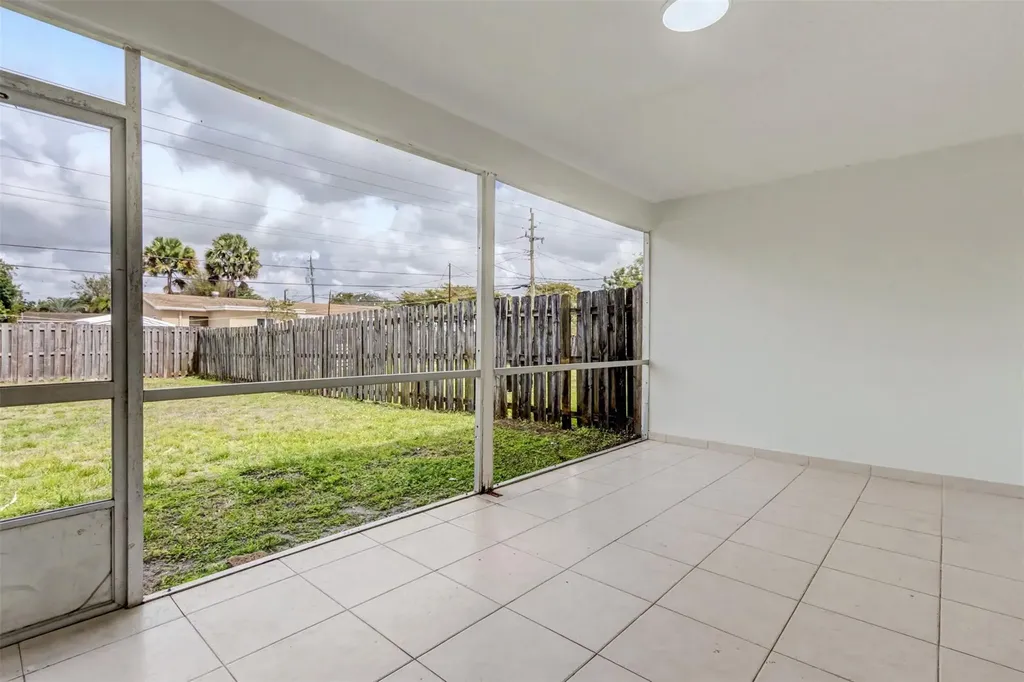6821-6825 NW 11th Place Plantation FL 33317