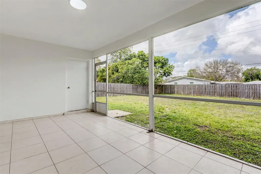 6821-6825 NW 11th Place Plantation FL 33317