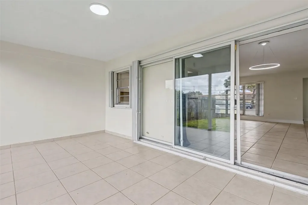 6821-6825 NW 11th Place Plantation FL 33317