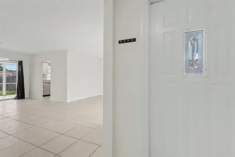 6821-6825 NW 11th Place Plantation FL 33317