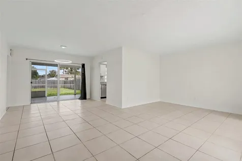 6821-6825 NW 11th Place Plantation FL 33317