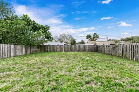 6821-6825 NW 11th Place Plantation FL 33317