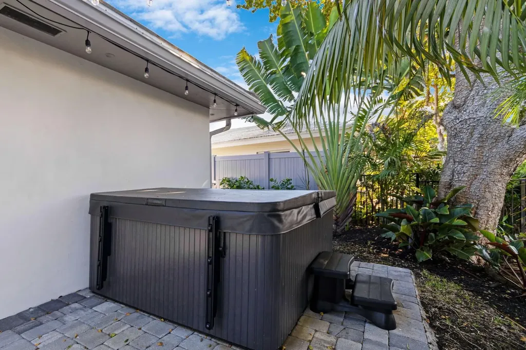 5821 NE 14th Way Fort Lauderdale FL 33334